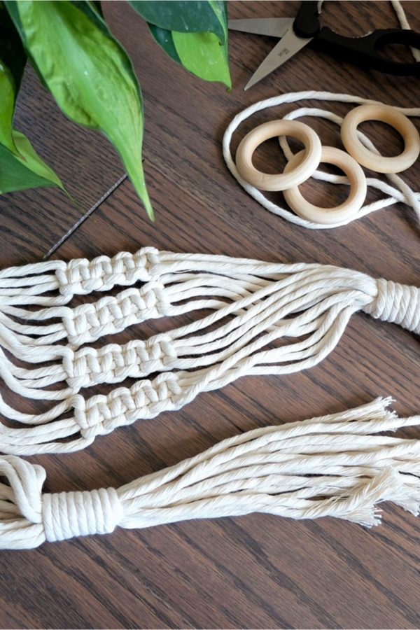 Macrame DIY can be tough to master, but with a little patience and persistence, you can learn how to tie macrame knots and make incredible projects. The diagonal double half hitch knot is intricate and beautiful. 