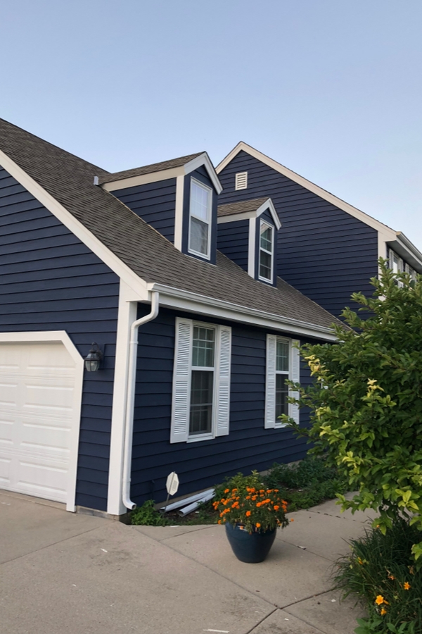 navy blue exterior colors | best navy blue paint colors | exterior paint | home exteriors | exterior colors | navy 
