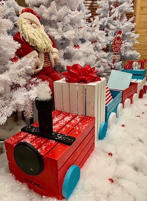 Looking to add some cuteness to your Christmas decor this year? Try making this DIY Christmas train. It's fun, festive, cute, and easy to make! 