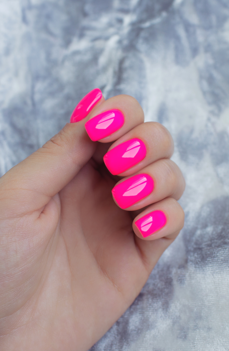 From neon colors to coffin shaped nails to glitter galore, there are so many options for your first post-pandemic set. So let's add a little bit of sunshine to those fingers by putting on some bright summer acrylic nails! You can't go wrong with neon pink! 