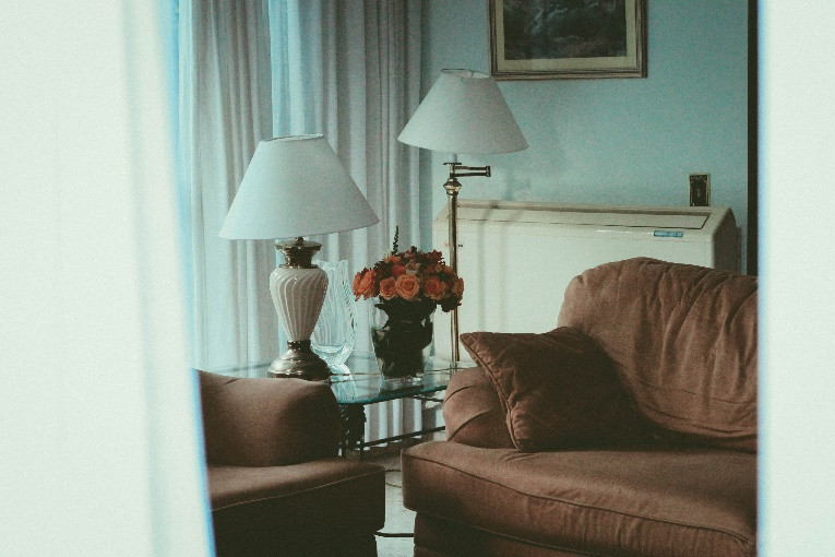 Choosing behind couch tables